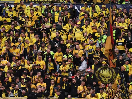 Fanúšikovia v zápase Borussia Dortmund - Real Madrid vo finále Ligy majstrov.