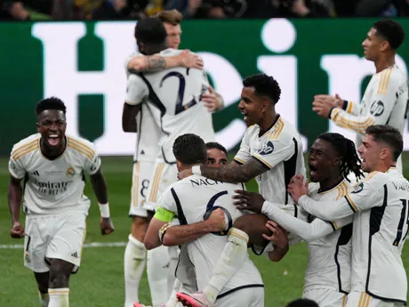 Dani Carvajal sa teší po strelenom góle v zápase Borussia Dortmund - Real Madrid vo finále Ligy majstrov.