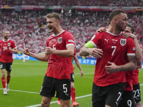 Rakúšania oslavujú gól v zápase s Poľskom na EURO 2024.