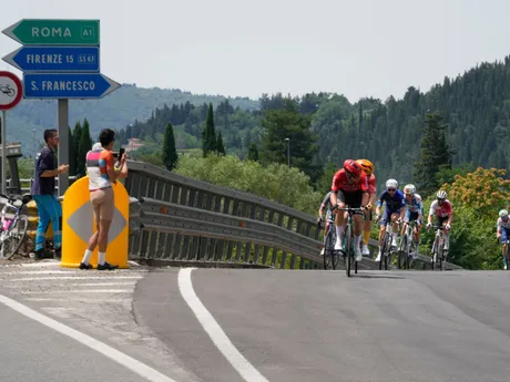 Momentka z 1. etapy na Tour de France 2024.