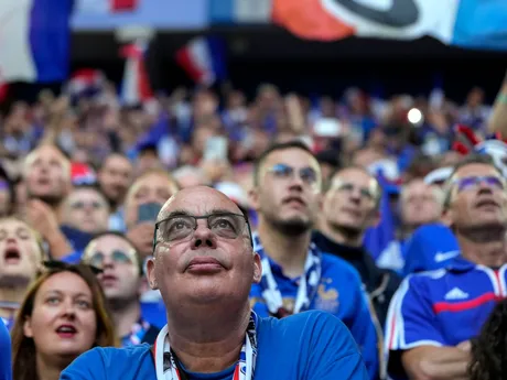 Fanúšikovia Francúzska v zápase Rakúsko - Francúzsko na EURO 2024.