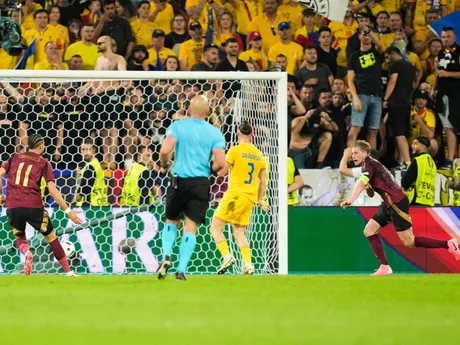 Belgický kapitán Kevin De Bruyne dáva gól v zápase proti Rumunsku na EURO 2024.