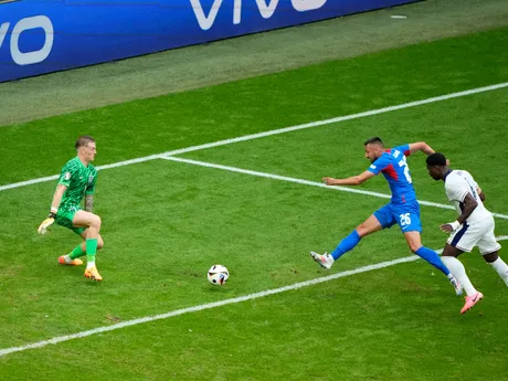 Ivan Schranz pri strelení gólu v zápase Slovensko - Anglicko v osemfinále EURO 2024.