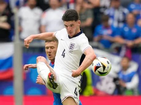 Declan Rice v zápase Slovensko - Anglicko v osemfinále EURO 2024.