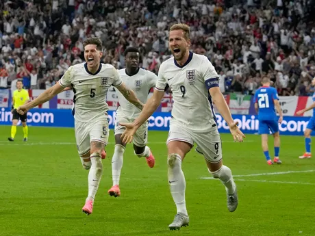 Harry Kane oslavuje gól v zápase Slovensko - Anglicko v osemfinále EURO 2024.