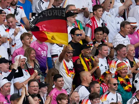 Fanúšikovia v zápase Nemecko - Maďarsko na EURO 2024. 
