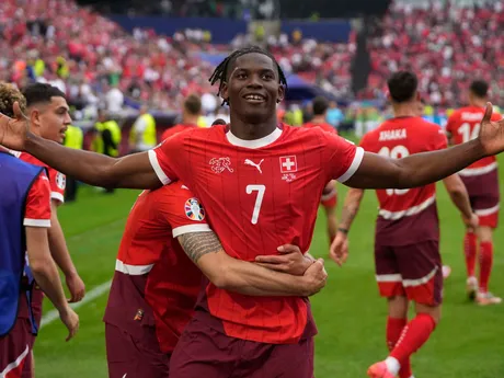 Švajčiarsky útočník Breel Embolo sa teší z gólu do siete Maďarska na EURO 2024.