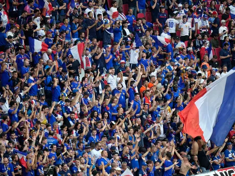 Fanúšikovia Francúzska v zápase s Holandskom na EURO 2024.