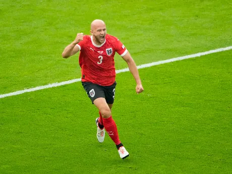 Gernot Trauner oslavuje gól v zápase Poľsko - Rakúsko na EURO 2024.