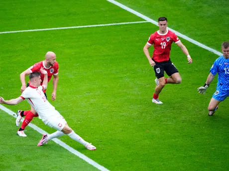 Krzysztof Piatek strieľa gól v zápase Poľsko - Rakúsko na EURO 2024.
