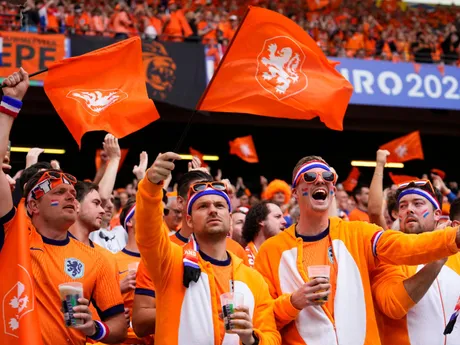 Holandskí fanúšikovia počas zápasu s Poľskom na EURO 2024