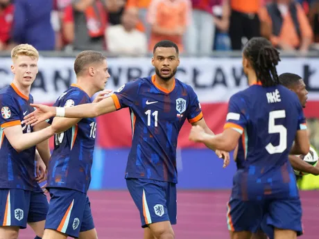 Holanďania oslavujú gól v zápase s Poľskom na EURO 2024