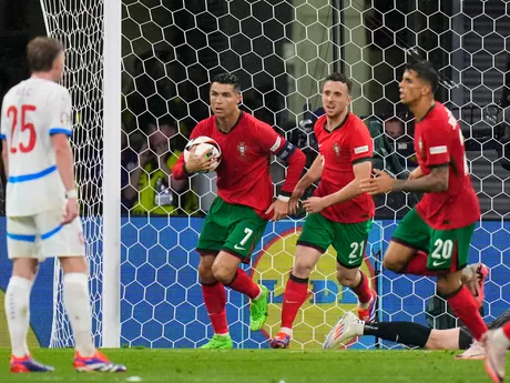 Futbalisti Portugalska oslavujú gól v zápase Portugalsko - Česko na EURO 2024.