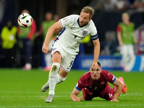 England's Harry Kane is challenged by Serbia's Nikola Milenkovic during a Group C match between Serbia and England at the Euro 2024 soccer tournament in Gelsenkirchen, Germany, Sunday, June 16, 2024. (AP Photo/Andreea Alexandru)

- XEURO2024X