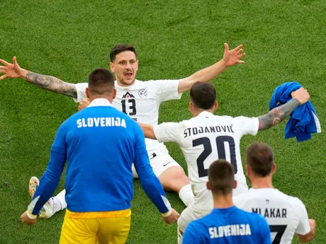 Momentka zo zápasu Slovinsko - Dánsko na EURO 2024