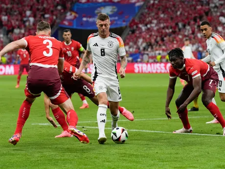 Toni Kroos v zápase Švajčiarsko - Nemecko na EURO 2024. 