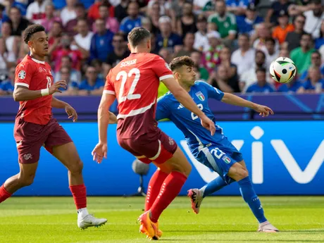 Stephan El Shaarawy a Fabian Schär počas zápasu Švajčiarsko - Taliansko na EURO 2024. 