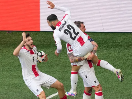 Futbalisti Gruzínska oslavujú gól v zápase Turecko - Gruzínsko na EURO 2024.