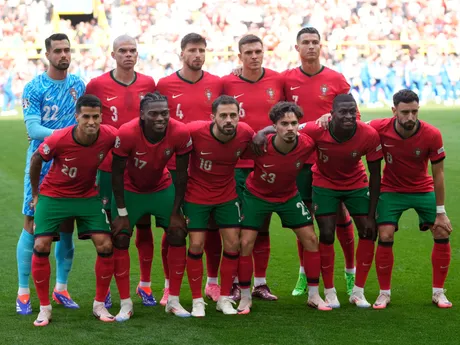 Futbalisti Portugalska pózujú pred zápasom proti Turecku na EURO 2024.