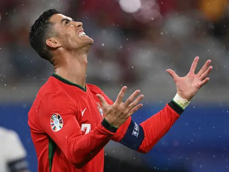 Cristiano Ronaldo gestikuluje v zápase Portugalsko - Česko na EURO 2024.