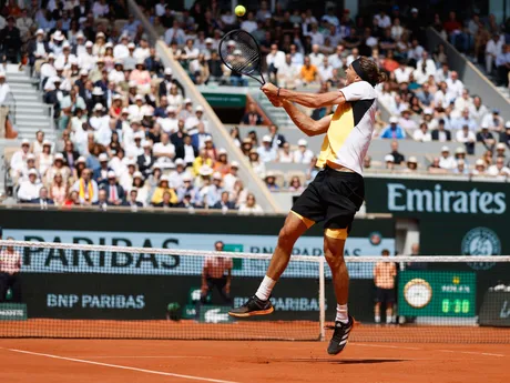 Momentka zo zápasu Alexander Zverev - Carlos Alcaraz vo finále Roland Garros 2024.