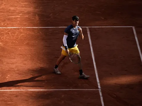 Carlos Alcaraz vo finále Roland Garros 2024.