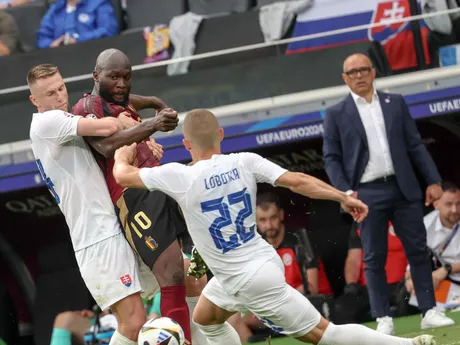 Zľava Milan Škriniar, Romelu Lukaku a Stanislav Lobotka v zápase Slovensko - Belgicko v skupine E na EURO 2024.