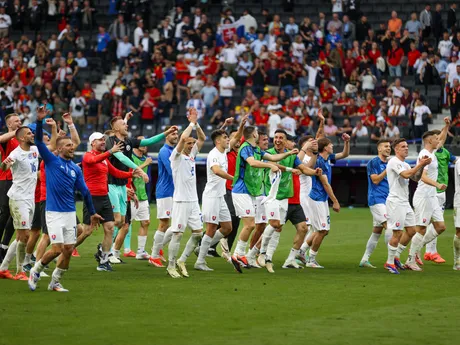Slovenskí futbalisti sa tešia po víťazstve nad Belgickom v skupine E na EURO 2024.