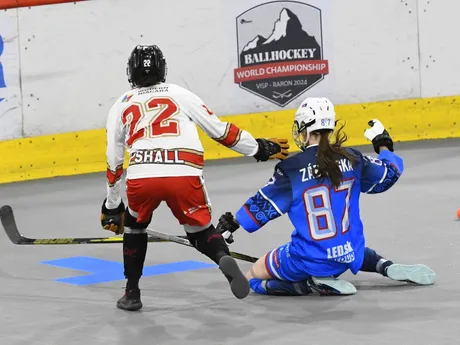 Momentka zo zápasu Slovensko - Kanada na MS v hokejbale žien 2024.