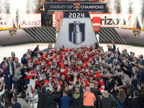 Tím Floridy Panthers oslavuje zisk Stanley Cupu. 
