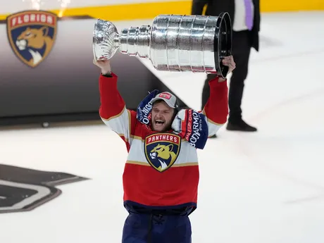 Aleksander Barkov so Stanley Cupom. 