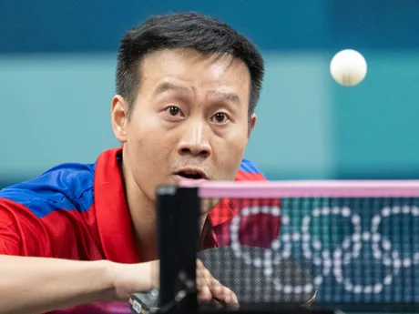 Wang Jang v prvom kole stolnotenisového turnaja na OH v Paríži 2024. 