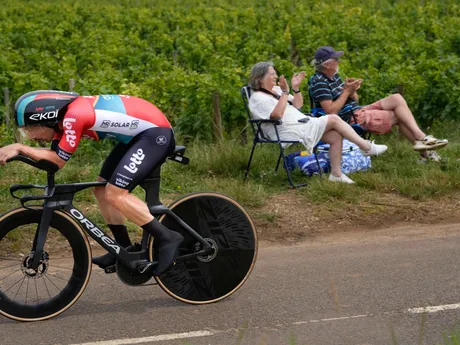 Victor Campenaerts počas časovky na Tour de France 2024.