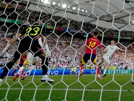 Florian Wirtz strieľa vyrovnávajúci gól v zápase Španielsko - Nemecko  na EURO 2024.