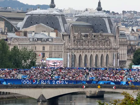 Diváci počas otváracieho ceremoniálu na OH v Paríži 2024. 