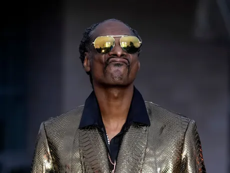 Snoop Dogg počas otváracieho ceremoniálu na OH v Paríži 2024. 