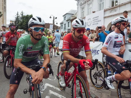 Francúz Julian Alaphilippe (vľavo) a Peter Sagan počas pretekov Okolo Slovenska 2024.