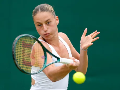Marta Kostťjuková počas 1. kola Wimbledonu 2024. 