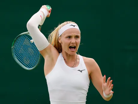 Rebecca Šramková počas 1. kola Wimbledonu 2024. 