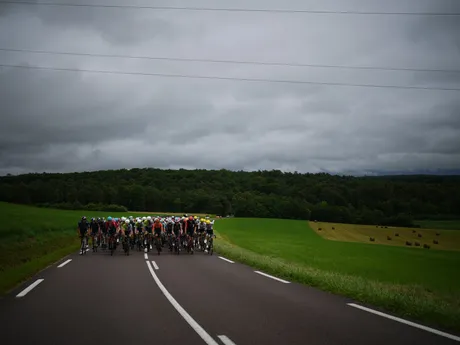 Momentka z 8. etapy Tour de France 2024