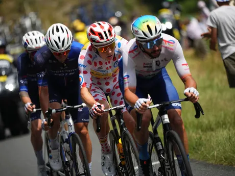 Francúzsky cyklista Anthony Turgis na čele úniku počas 12. etapy Tour de France 2024.