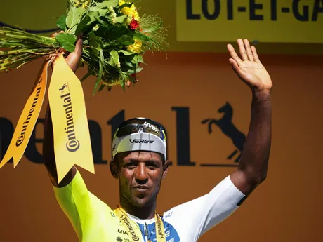 Eritrejský cyklista Biniam Girmay sa stal víťazom 12. etapy Tour de France 2024.