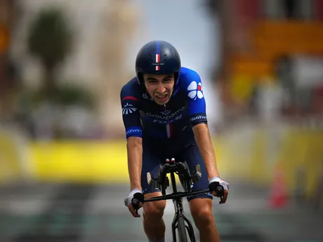 Lenny Martinez v cieli 21. etapy na Tour de France 2024.