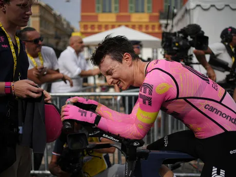 Neilson Powless v cieli 21. etapy na Tour de France 2024.
