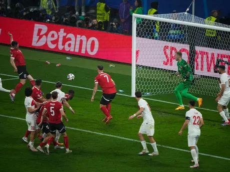 Michael Gregoritsch strieľa gól v zápase Rakúsko - Turecko v osemfinále EURO 2024.
