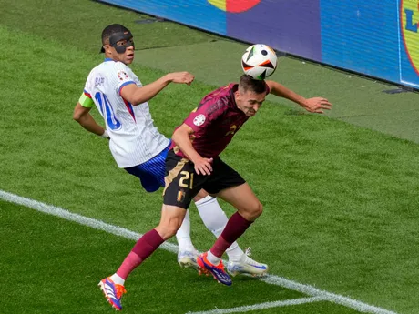 Kylian Mbappe (vľavo) v osemfinálovom zápase Francúzsko - Belgicko na EURO 2024 v Nemecku.