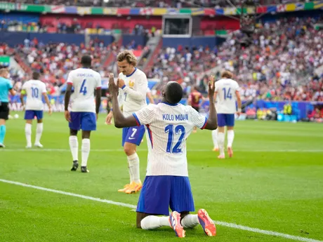 Randal Kolo Muani oslavuje víťazný gól v osemfinálovom zápase Francúzsko - Belgicko na EURO 2024 v Nemecku.