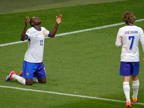 Randal Kolo Muani oslavuje víťazný gól v osemfinálovom zápase Francúzsko - Belgicko na EURO 2024 v Nemecku.