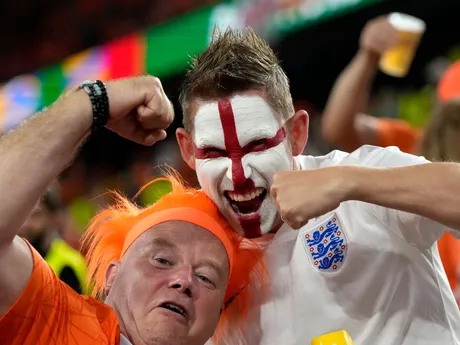 Fanúšikovia počas zápasu Holandsko - Anglicko v semifinále EURO 2024.
