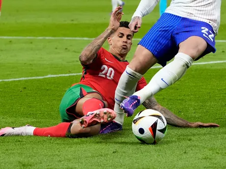 Portugalský futbalista Joao Cancelo v zápase proti Francúzsku na EURO 2024.